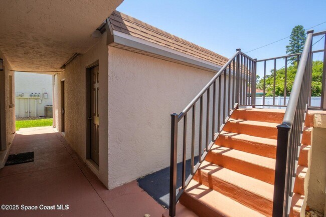 Foto del edificio - 7201 Ridgewood Ave