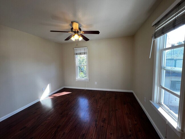 Foto del edificio - 1 Bedroom 1 Bath Remodeled Apartment for Rent in Uptown Whittier