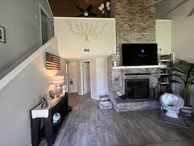 Building Photo - 352 Sailfish Dr