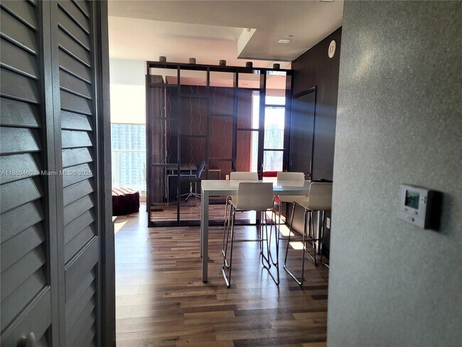 Foto del edificio - 151 SE 1st St