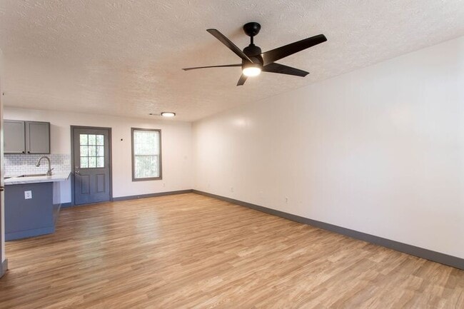 Photo - 605 Baron Dr House