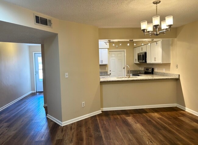 Building Photo - 93 Cutter Ln