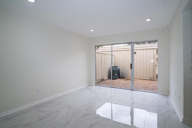 Foto del edificio - 6404 Olympia Dr