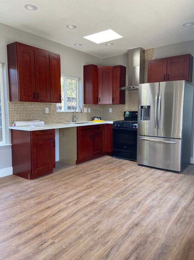 Building Photo - 4415 Cambria St