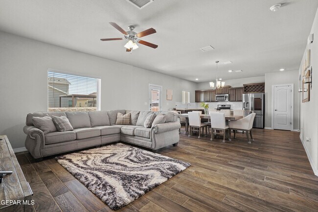Foto del edificio - 12245 Desert Pine Ave