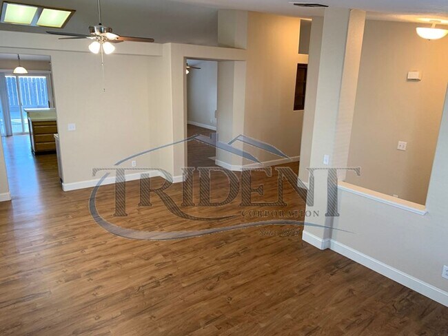 Foto del edificio - 2180 Gold River Dr