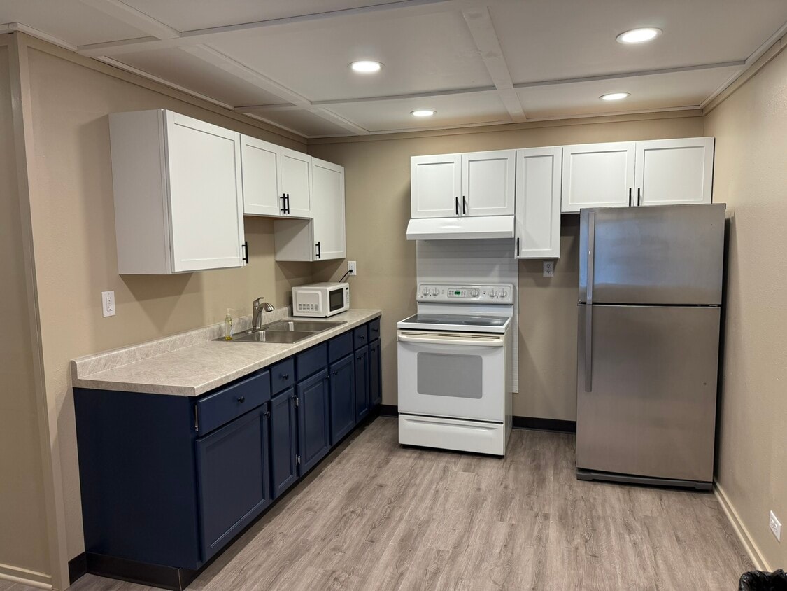 Kitchen - 616 W Boone St