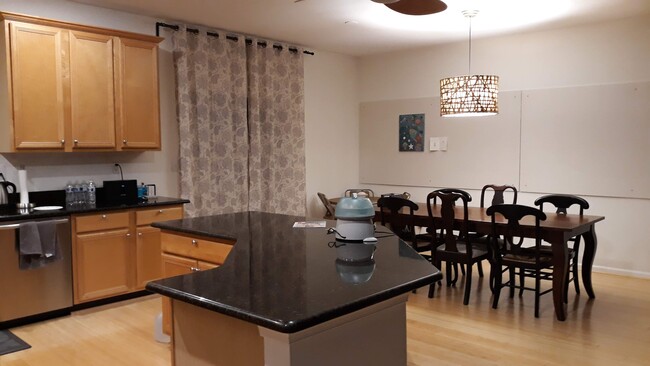 Foto del edificio - 4218 Trumbo Ct