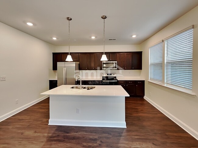 Building Photo - 549 Rivermist Dr