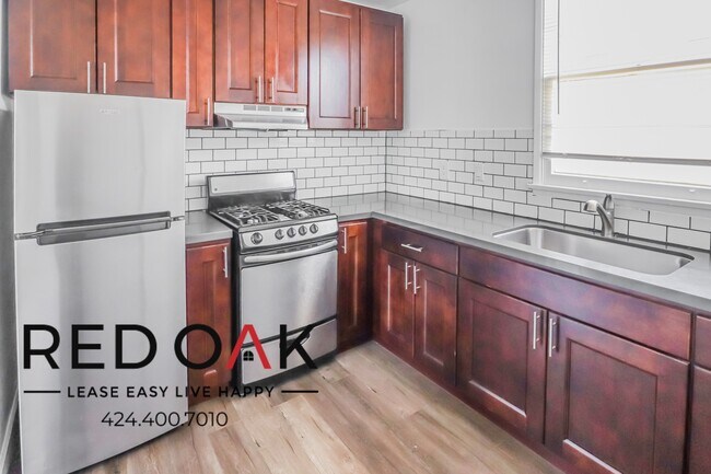 Foto del edificio - Incredible, Completely Remodeled Spacious ...