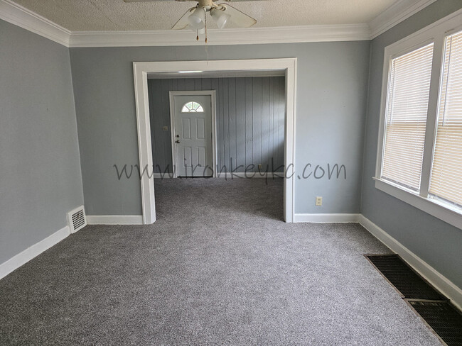 Building Photo - 2120 E 68th Terrace