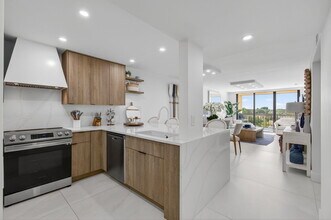 Building Photo - 600 Egret Cir
