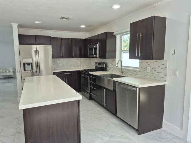 Foto del edificio - 5820 SW 58th Ct