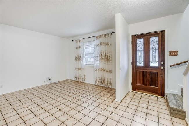 Building Photo - 6601 Skycrest Dr
