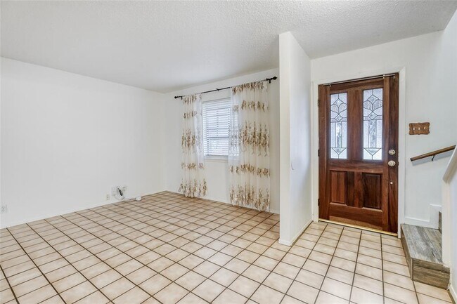 Foto del edificio - 6601 Skycrest Dr