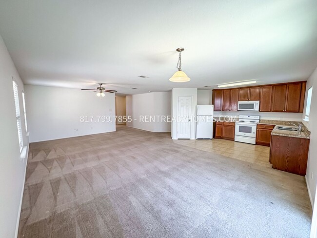 Building Photo - 605 Stirrup Bar Dr