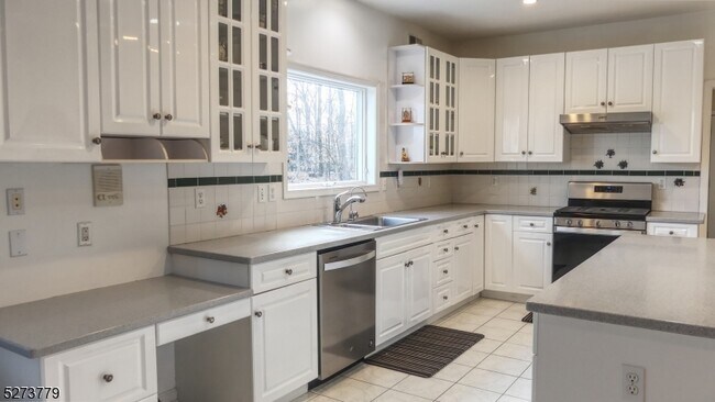 Building Photo - 1020 Sunset Ridge
