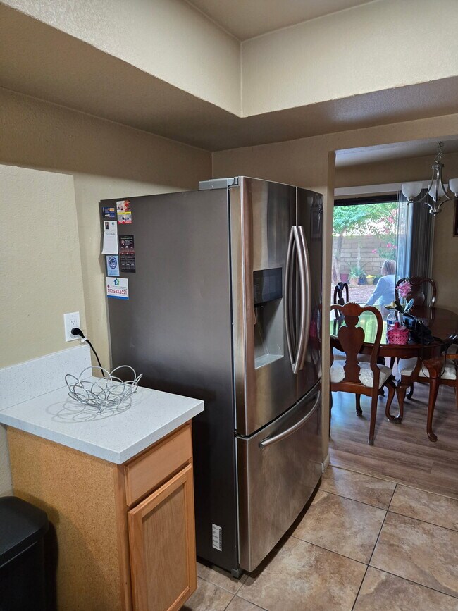 Foto del edificio - 4876 Rollingwood Cir