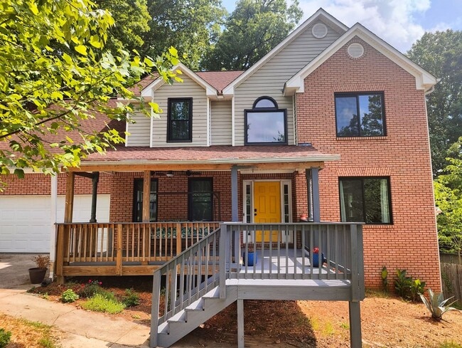 Building Photo - 925 Dogwood Park Dr