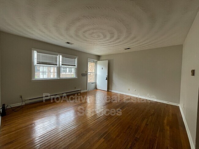 Foto del edificio - 9243 Atwood Ave