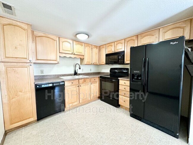 Foto del edificio - 12631 Fairfax St