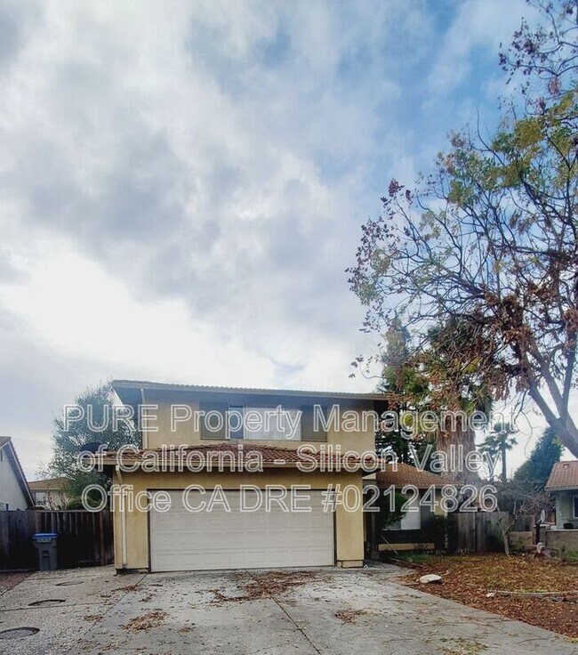 Building Photo - 604 Lochburry Ct