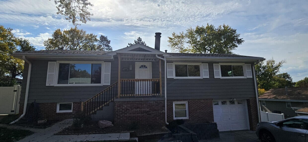 Building Photo - 1707 Terry Ave