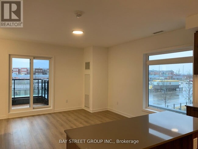 Photo du bâtiment - 30 Lagerfeld Dr