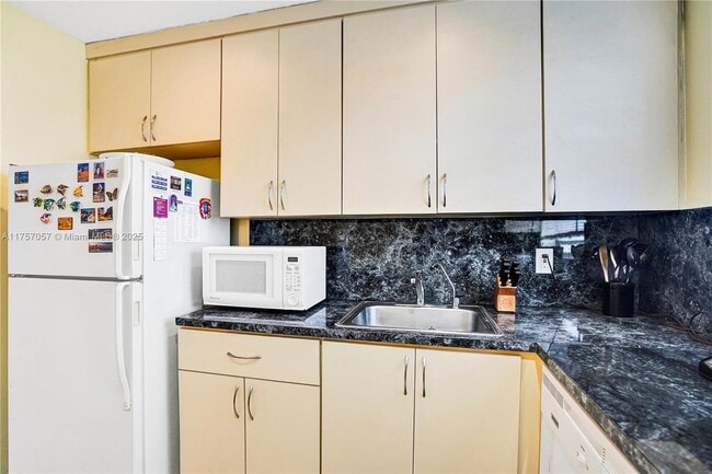 Building Photo - 7150 Indian Creek Dr