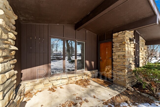 Foto del edificio - 423 Jenny Ln