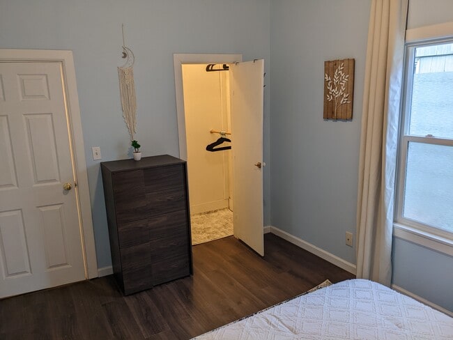 Building Photo - 4116 S Thompson Ave