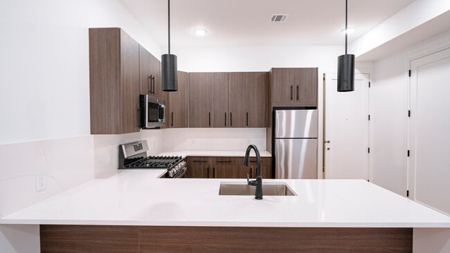 Kitchen - 325 Union Blvd