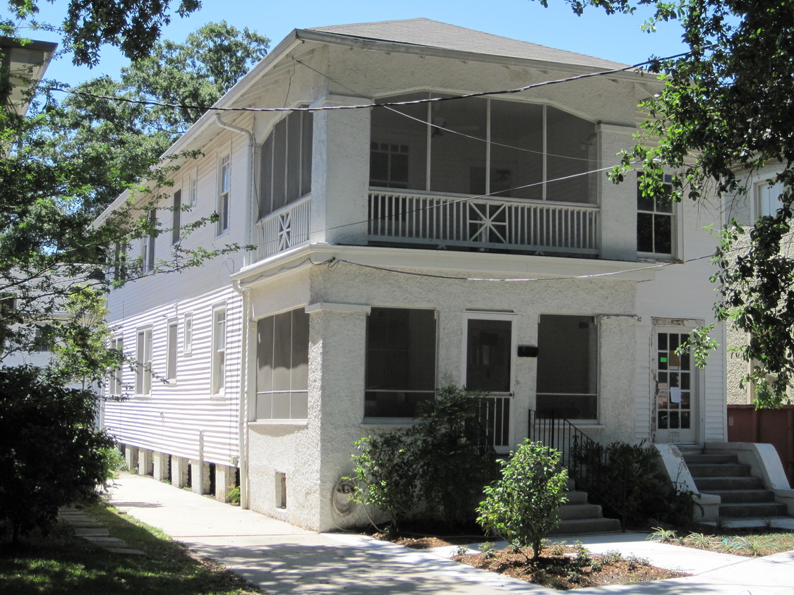 Amazing Uptown Location! - 2410 Octavia St