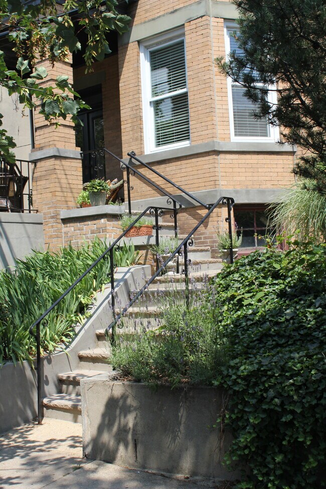 Building Photo - 62 Hauxhurst Ave