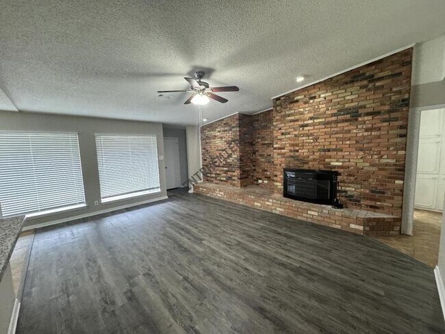 Foto del edificio - 1144 Trailwood Dr