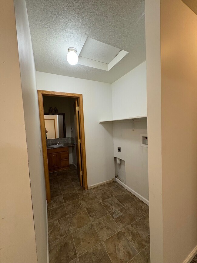 Foto del edificio - 317 W Olive Ave