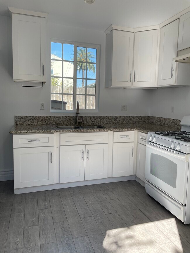 Kitchen - 3625 Schaefer St