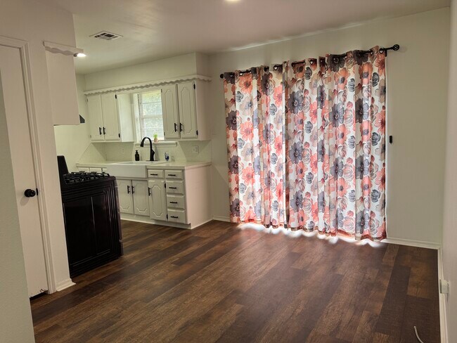 Foto del edificio - 309 Liza Ln