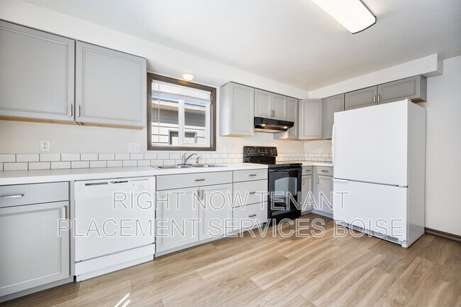 Foto del edificio - 335 S 11th E