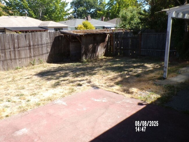 Building Photo - 3 bed 2 bath house
