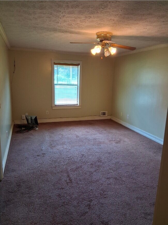 Foto del edificio - 4414 Housworth Dr