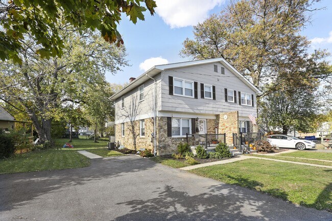 Building Photo - 415 Ingleside Ave