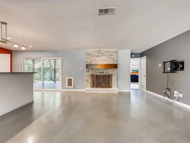Foto del edificio - 2500 Candlewood Ct