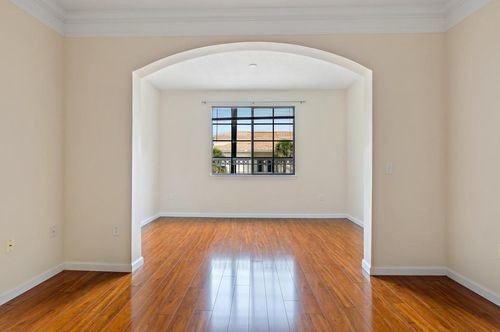 Building Photo - 2211 Myrtlewood Cir E
