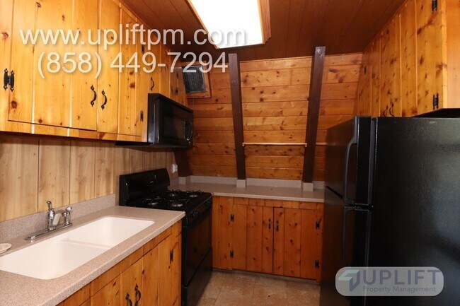 Building Photo - 1 Bedroom, 1 Bathroom Cabin Style House (L...