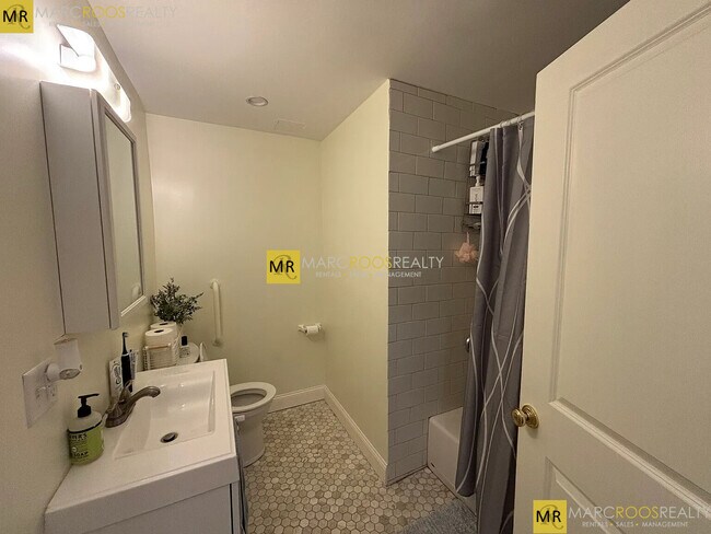 Foto del edificio - 1712 Beacon St