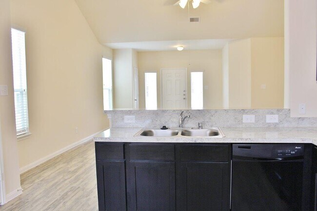 Foto del edificio - 9726 Floria Ct
