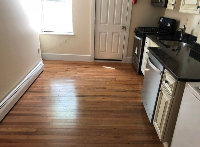 Building Photo - 883 Harrison Ave