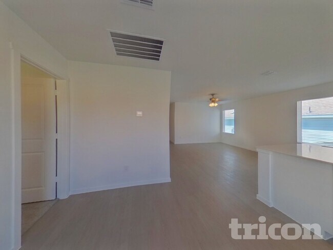 Foto del edificio - 10704 Dusty Rnch Rd