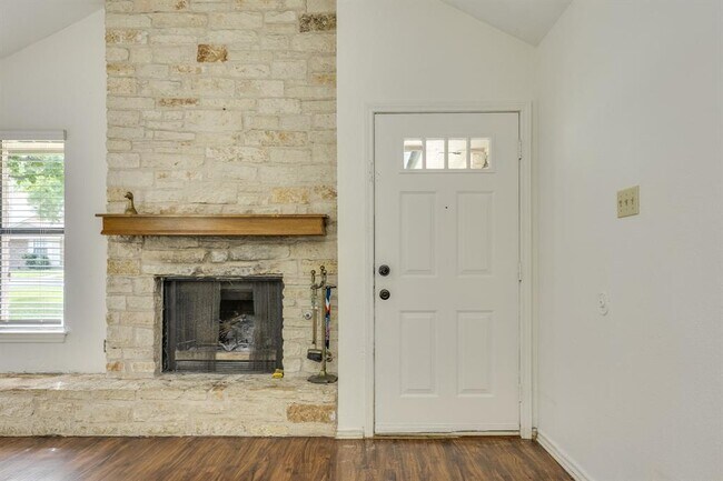 Foto del edificio - 16041 Stoneham Cir